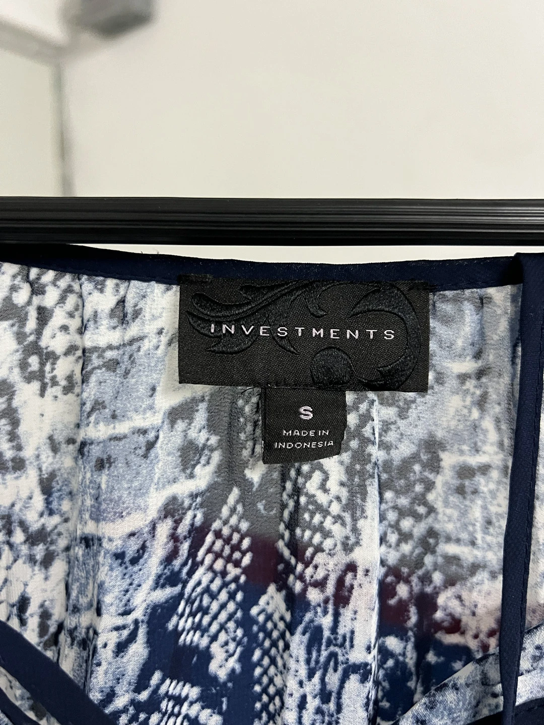 Blusa Blanca con Azul Investments