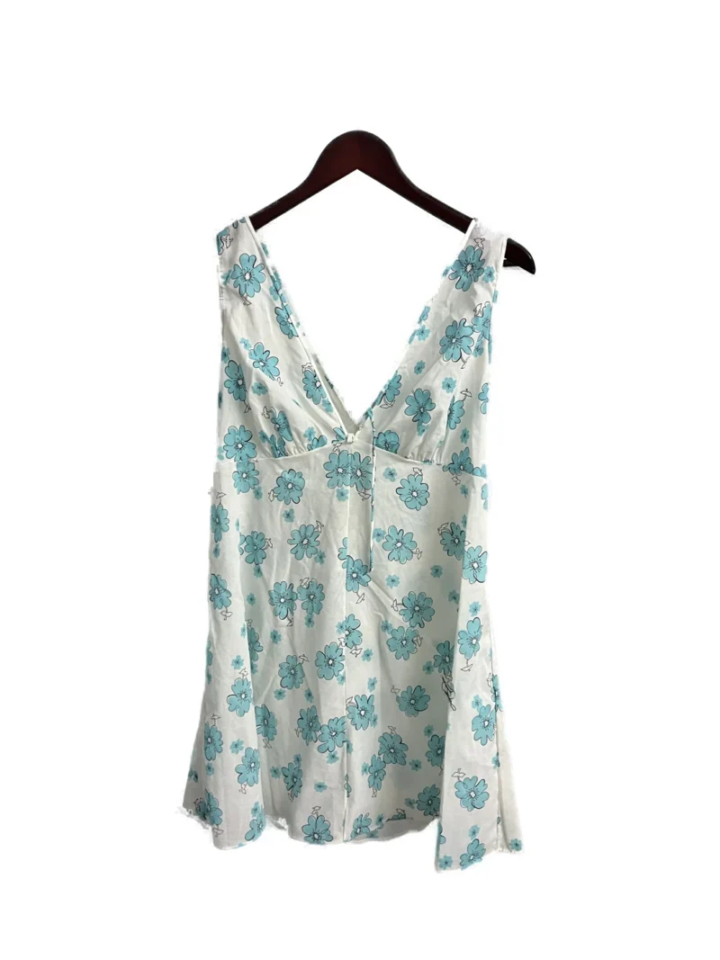 Vestido blanco con flores azules