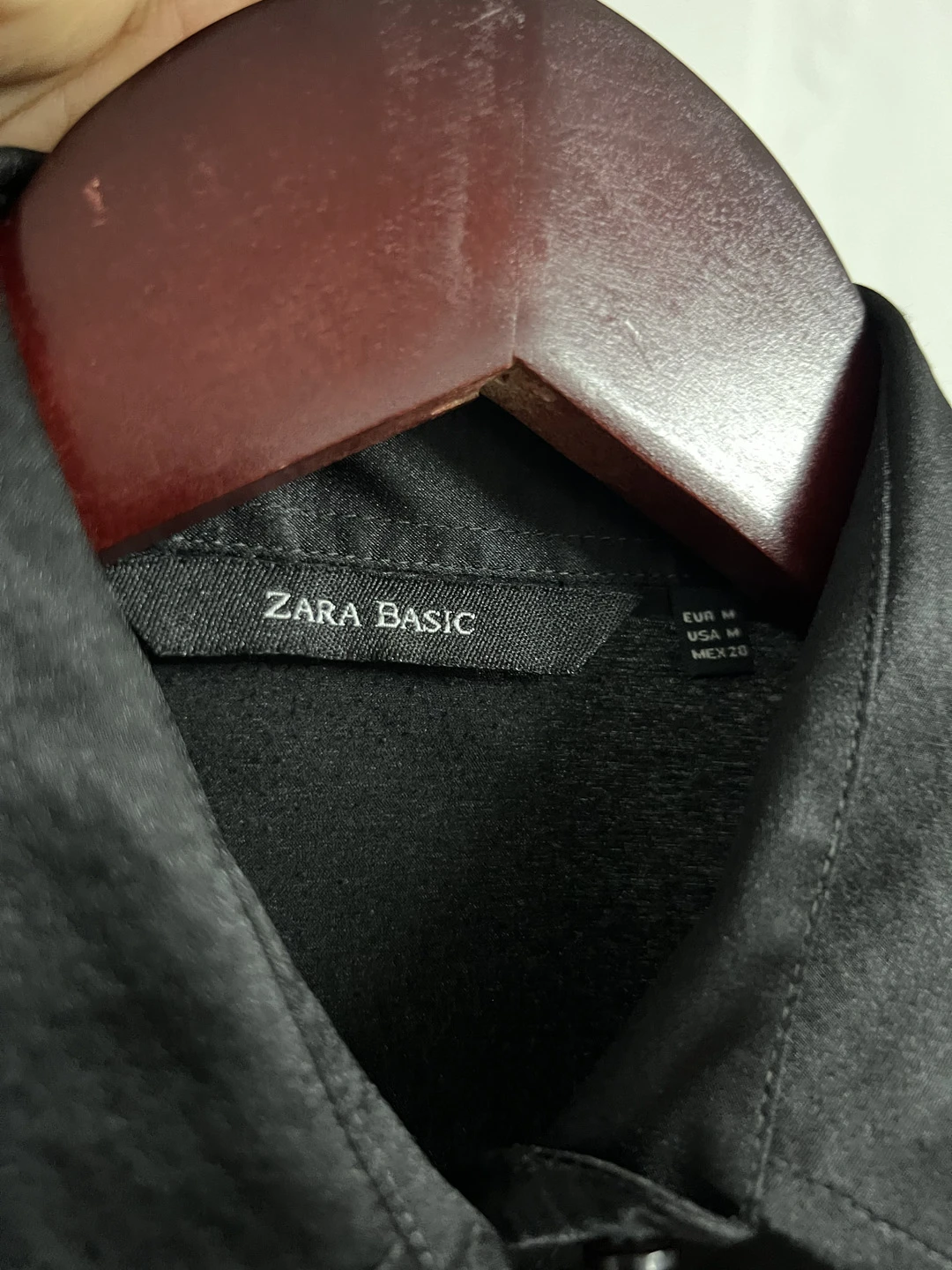 Blusa Negra Manga Larga Satin